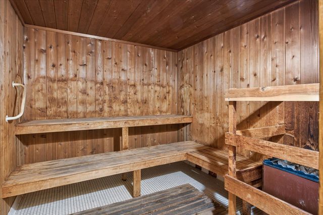 2680 Oxford Street N 125, Roseville, MN 55113