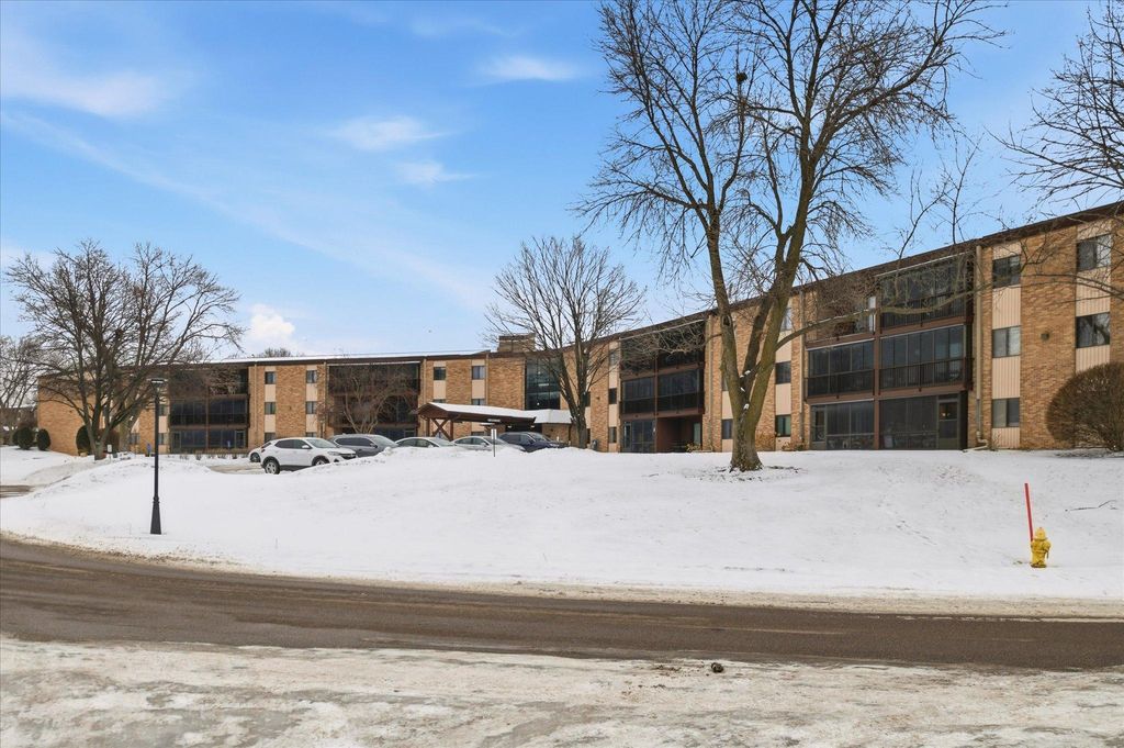 2680 Oxford Street N 125, Roseville, MN 55113