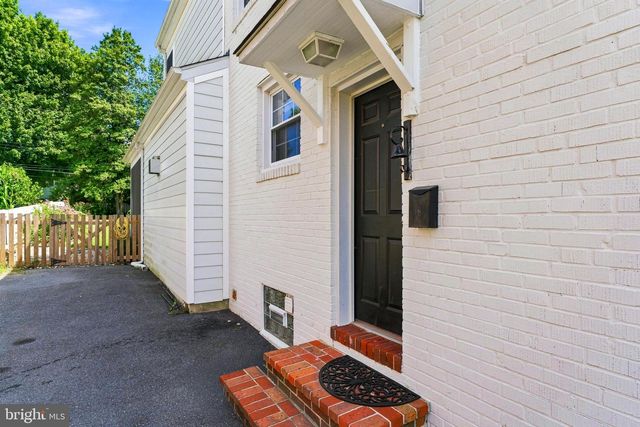 6621 LOCH HILL RD, Baltimore, MD 21239