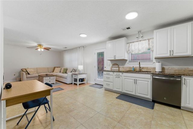 3859 Sunview Drive NW, Acworth, GA 30101