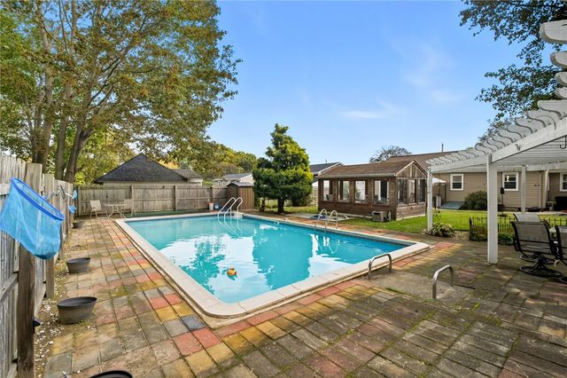 19 Beatrice Avenue, Warwick, RI 02889