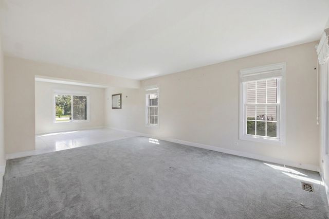 635 N Brookdale Drive, Schaumburg, IL 60194