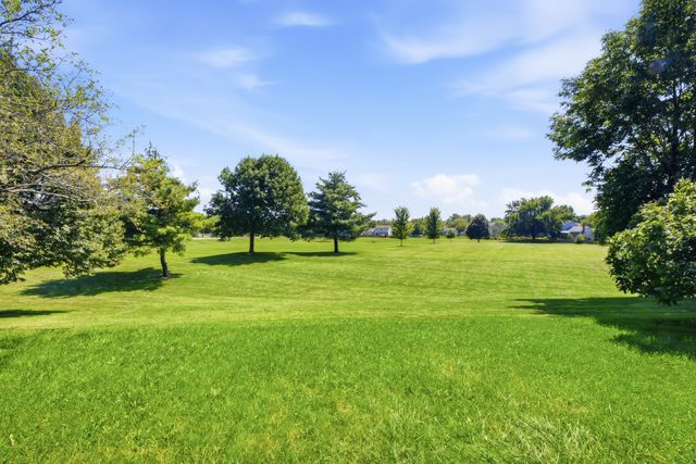635 N Brookdale Drive, Schaumburg, IL 60194