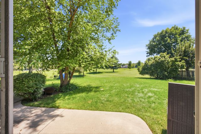 635 N Brookdale Drive, Schaumburg, IL 60194