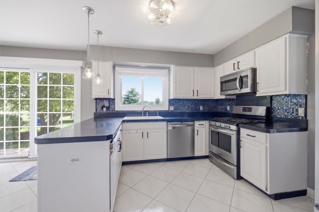635 N Brookdale Drive, Schaumburg, IL 60194