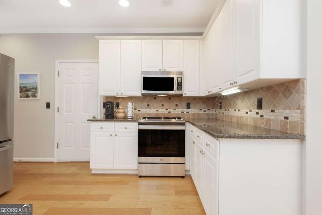 1595 Highland Oaks Way, Lawrenceville, GA 30043