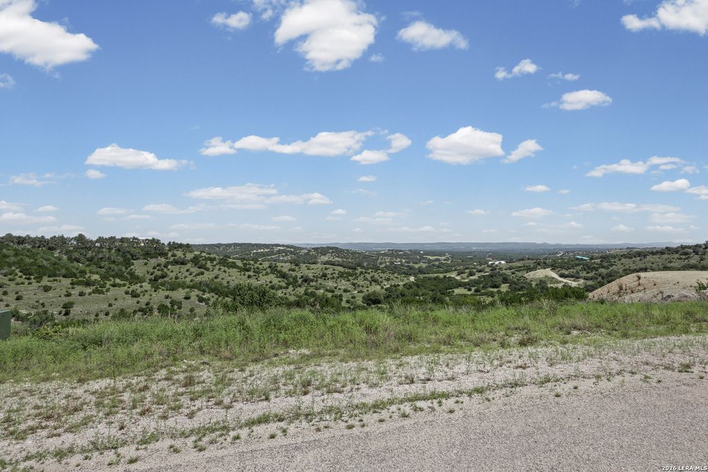 151 FALLING OAK DR, Blanco, TX 78606