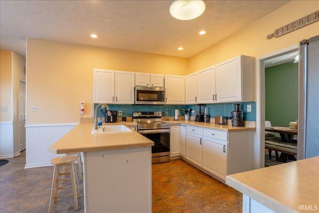 7544 Southfield Drive, Newburgh, IN 47630