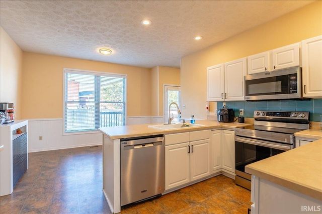 7544 Southfield Drive, Newburgh, IN 47630