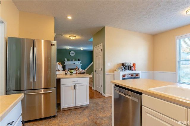 7544 Southfield Drive, Newburgh, IN 47630