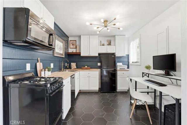 2157 Gale Avenue, Long Beach, CA 90810
