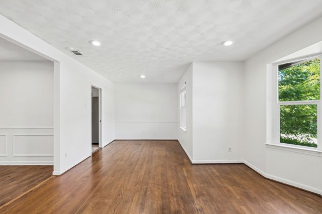 9028 Fringewood Drive, Dallas, TX 75228
