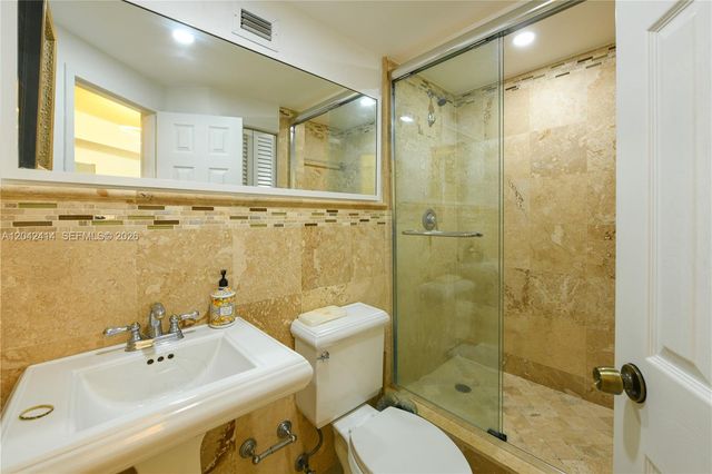 801 Brickell Bay Dr 1462, Miami, FL 33131