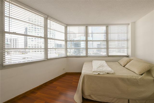 801 Brickell Bay Dr 1462, Miami, FL 33131