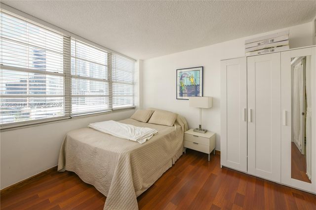 801 Brickell Bay Dr 1462, Miami, FL 33131