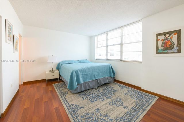 801 Brickell Bay Dr 1462, Miami, FL 33131