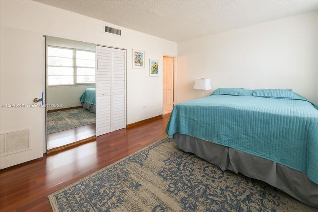 801 Brickell Bay Dr 1462, Miami, FL 33131