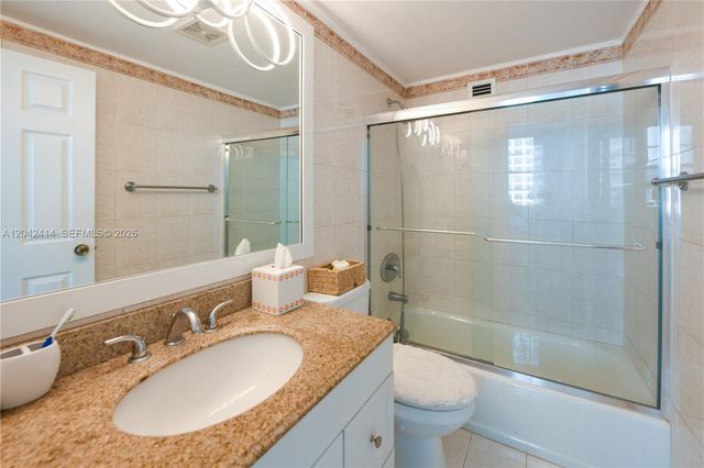 801 Brickell Bay Dr 1462, Miami, FL 33131