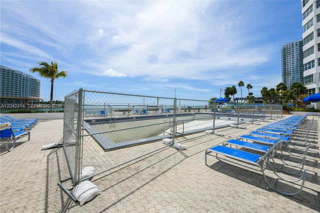 801 Brickell Bay Dr 1462, Miami, FL 33131