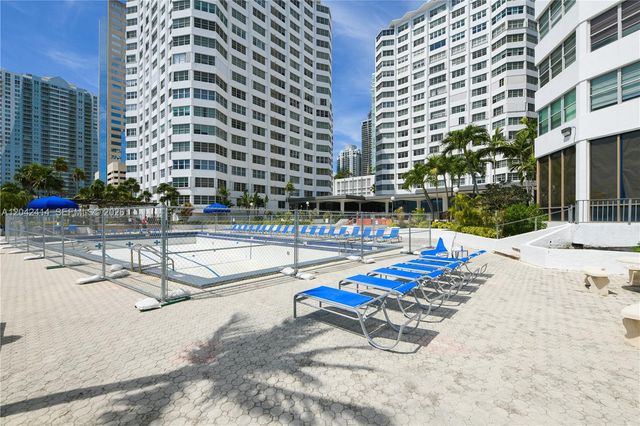 801 Brickell Bay Dr 1462, Miami, FL 33131
