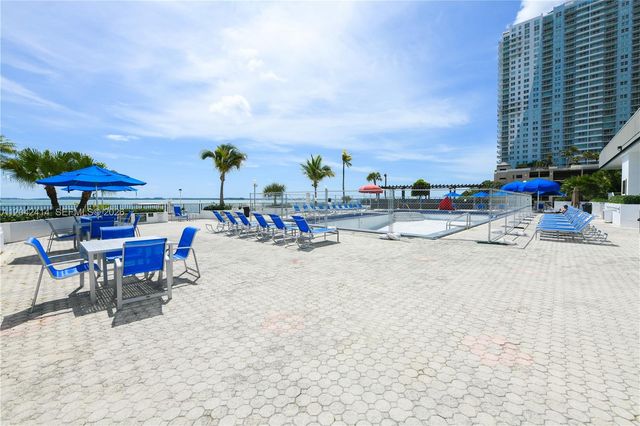 801 Brickell Bay Dr 1462, Miami, FL 33131