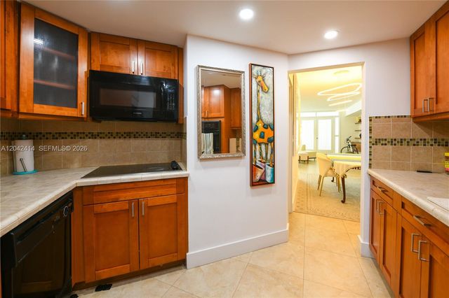 801 Brickell Bay Dr 1462, Miami, FL 33131