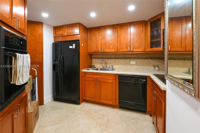 801 Brickell Bay Dr 1462, Miami, FL 33131