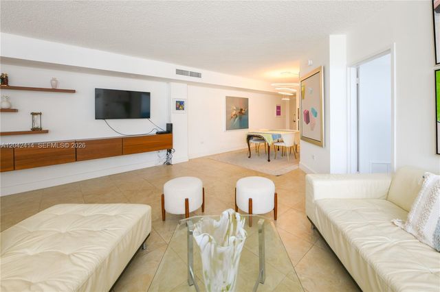 801 Brickell Bay Dr 1462, Miami, FL 33131