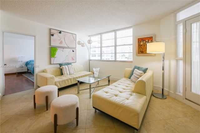 801 Brickell Bay Dr 1462, Miami, FL 33131