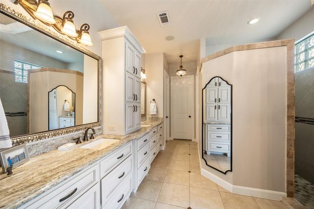 123 Bentwater Bay Drive, Montgomery, TX 77356