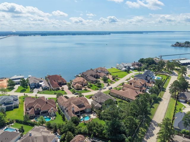 123 Bentwater Bay Drive, Montgomery, TX 77356