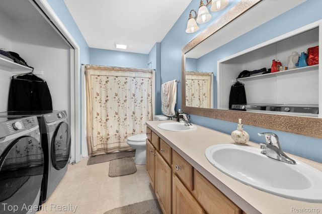 33780 Stonecrest Drive, Sterling Heights, MI 48312
