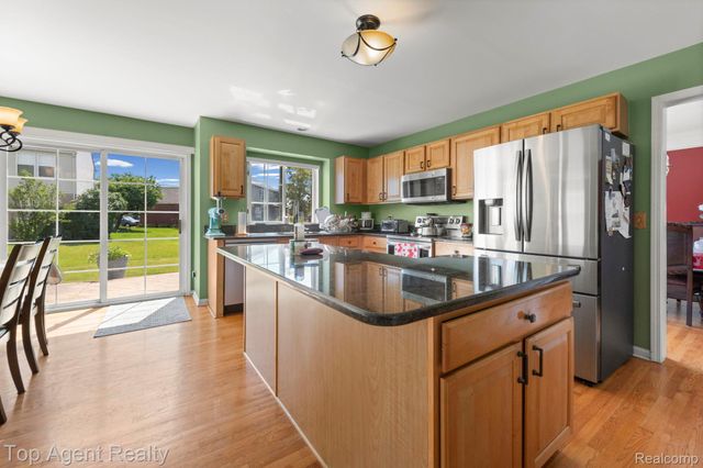 33780 Stonecrest Drive, Sterling Heights, MI 48312