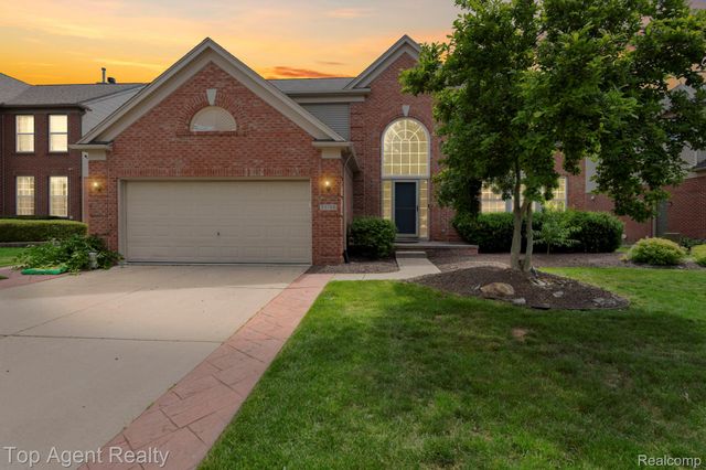 33780 Stonecrest Drive, Sterling Heights, MI 48312