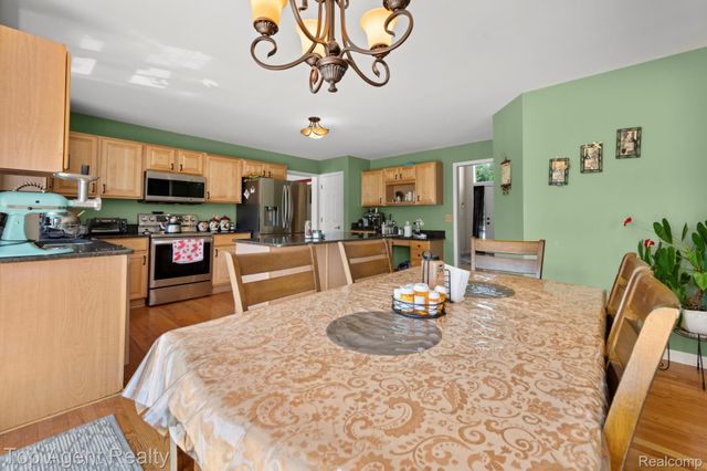33780 Stonecrest Drive, Sterling Heights, MI 48312