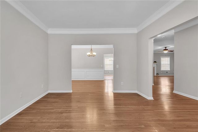 880 Walnut Creek Drive NW, Lilburn, GA 30047