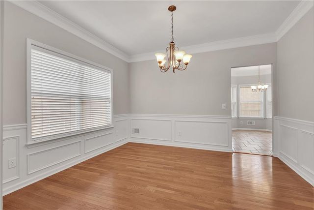 880 Walnut Creek Drive NW, Lilburn, GA 30047