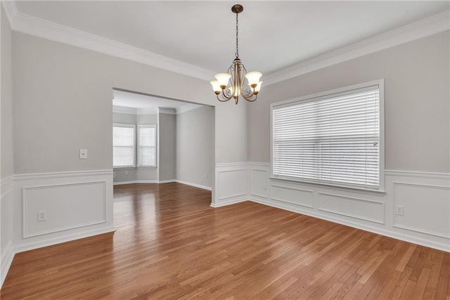 880 Walnut Creek Drive NW, Lilburn, GA 30047