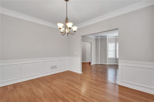 880 Walnut Creek Drive NW, Lilburn, GA 30047