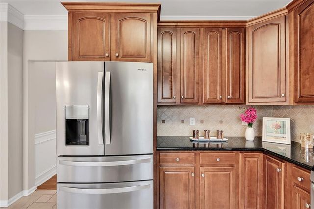 880 Walnut Creek Drive NW, Lilburn, GA 30047