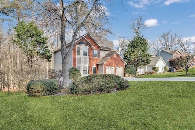 880 Walnut Creek Drive NW, Lilburn, GA 30047