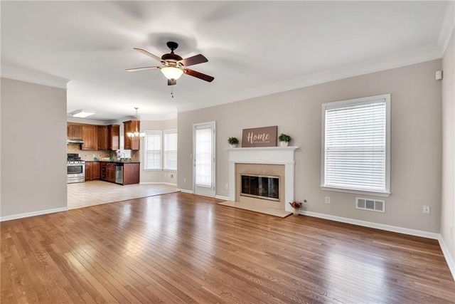 880 Walnut Creek Drive NW, Lilburn, GA 30047