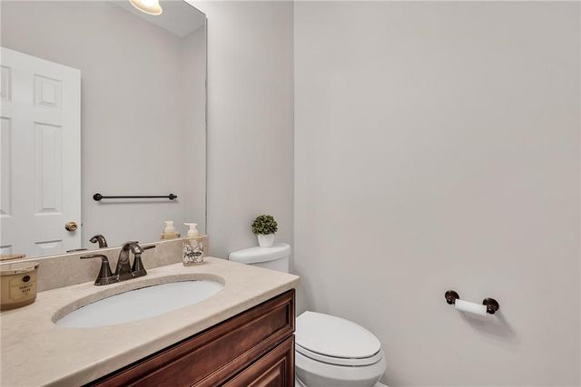 880 Walnut Creek Drive NW, Lilburn, GA 30047