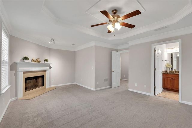 880 Walnut Creek Drive NW, Lilburn, GA 30047