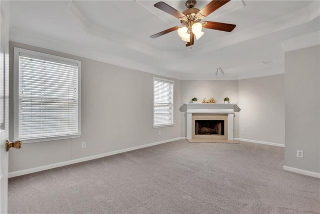 880 Walnut Creek Drive NW, Lilburn, GA 30047