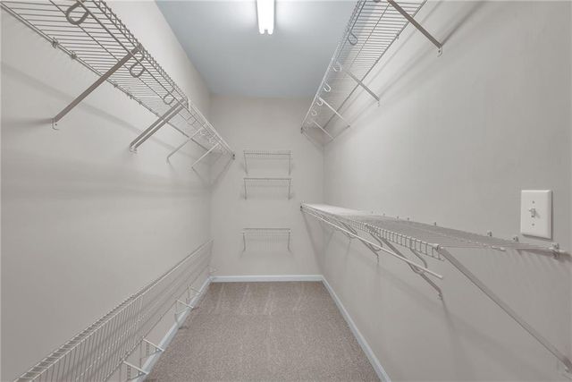 880 Walnut Creek Drive NW, Lilburn, GA 30047