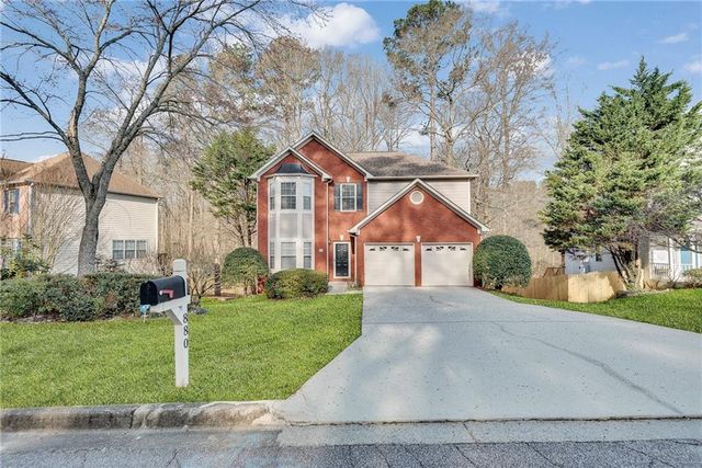 880 Walnut Creek Drive NW, Lilburn, GA 30047