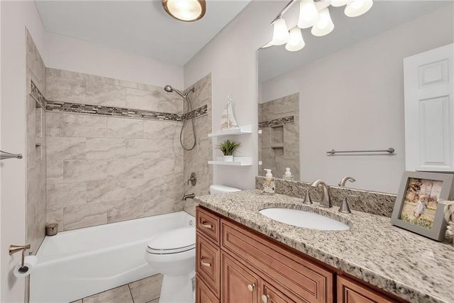 880 Walnut Creek Drive NW, Lilburn, GA 30047