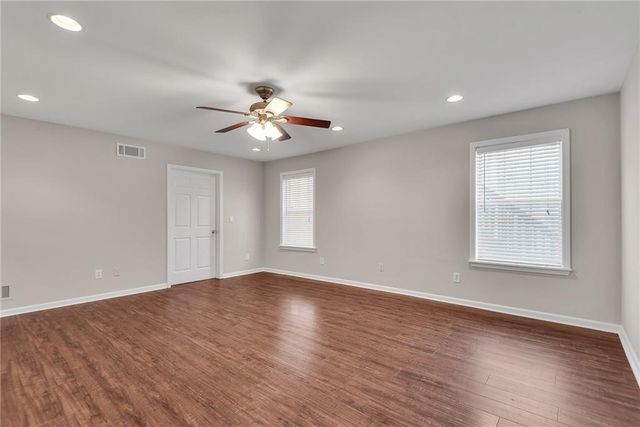 880 Walnut Creek Drive NW, Lilburn, GA 30047