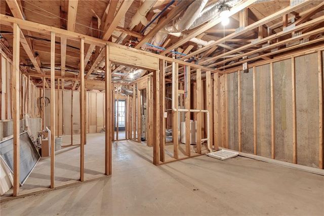 880 Walnut Creek Drive NW, Lilburn, GA 30047